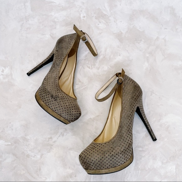 Guess strap platforms in size 8 - Picture 1 of 8